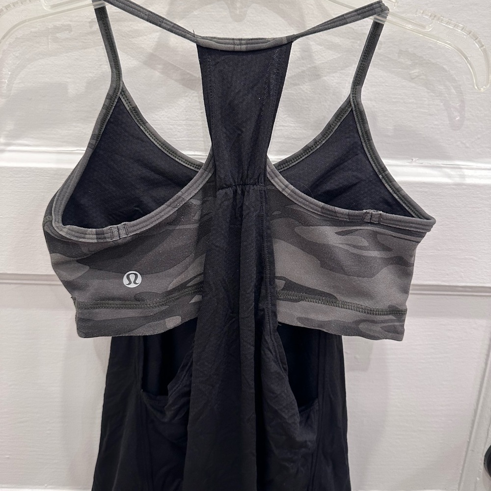 Lululemon camo/black yoga top